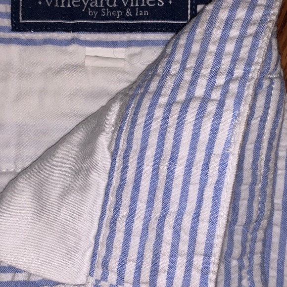 Vineyard vines boys shorts - Picture 2 of 4